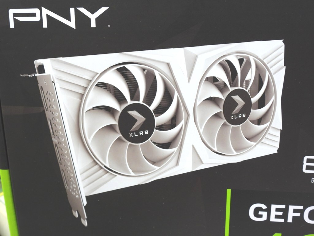白色でセミファンレス仕様のGeForce RTX 4060がPNYから登場 - 週刊アスキー