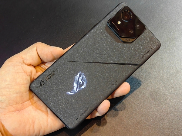 ASCII.jp：スリムになったゲーミングスマホ「ROG Phone 8/8 Pro」の