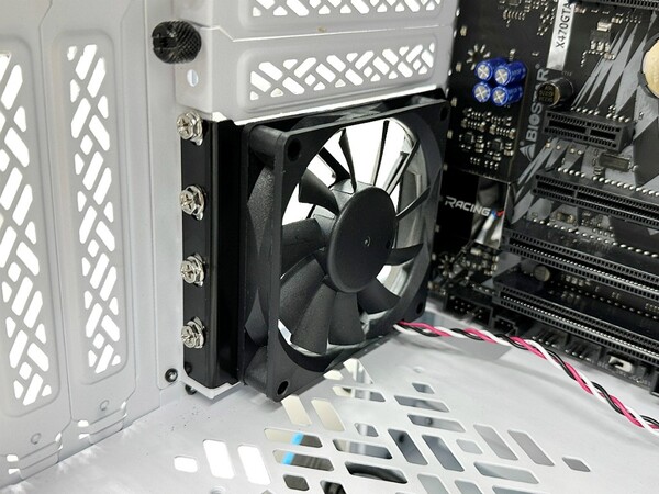 ASCII.jp：ケースのPCIブラケットを利用して装着する冷却ファンが入荷