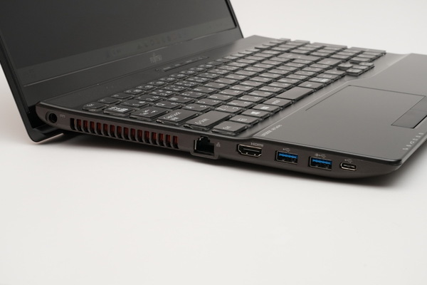 ASCII.jp：富士通の格安15型PC「LIFEBOOK WAA/J1」実機レビュー = 安心