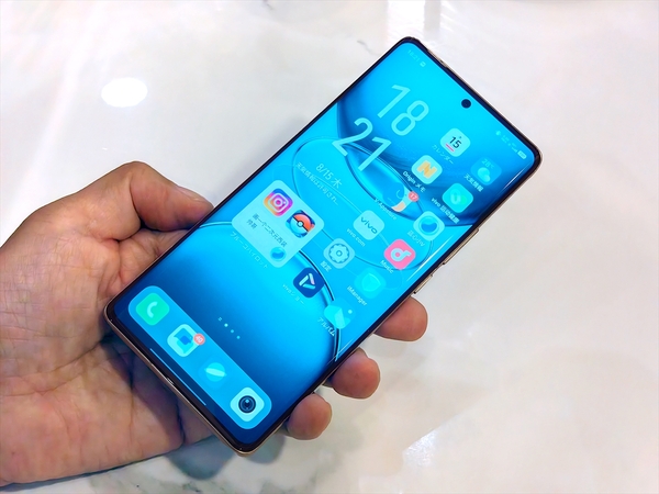 ASCII.jp：vivoのカメラフォン「X100 Ultra」はカメラグリップで