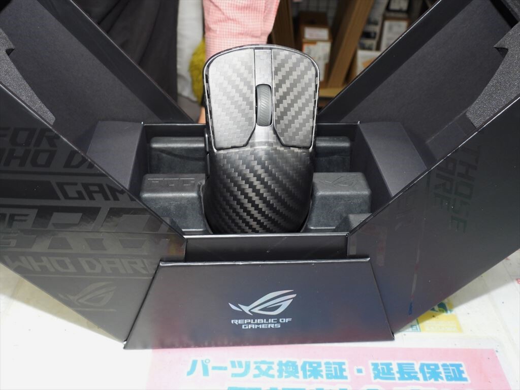 え、マウスが4万5800円？ ASUSの超高額なゲーミングマウス - 週刊アスキー