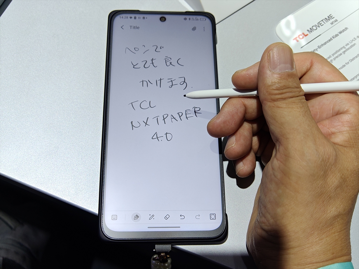 紙のようなディスプレー搭載スマホ「NXTPAPER 60 Ultra」をTCLが発表