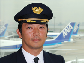 パイロット 敦澤芳晴さんの職業インタビュー｜EduTownあしたね