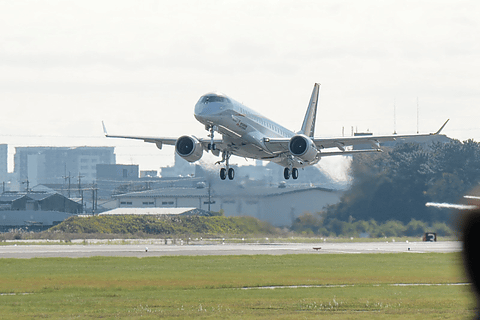 MRJ」初飛行! 約50年ぶりの国産旅客機がテイクオフ 11月11日9時35分頃