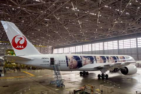 JAL、A350「嵐」特別塗装機お披露目会実施。JALと嵐の9年間の絆を機体