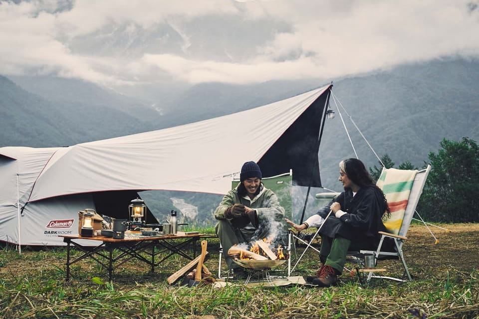 コールマン、内部温度上昇を抑えて夏も快適な240cmのドームテントと