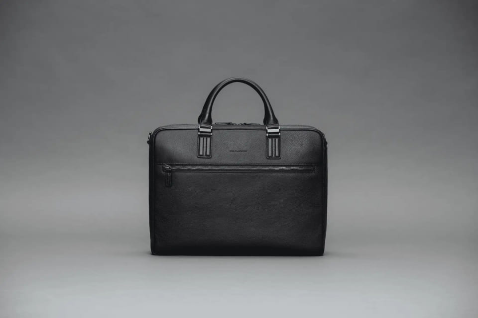ゼロハリバートンの牛革ブリーフケース「MC Collection」。スーツ