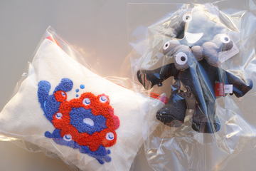 万博・東西ゲートのミャクミャク像が1/150サイズのフィギュアに！ こ