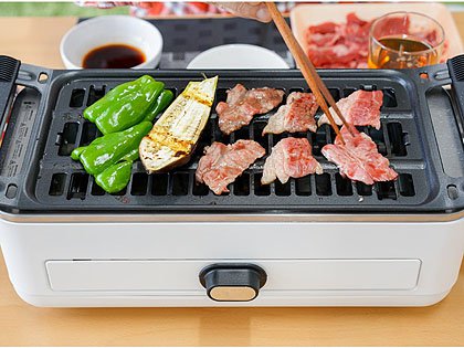 卓上で煙を出さずに焼肉が楽しめる無煙ロースターがサンコーから