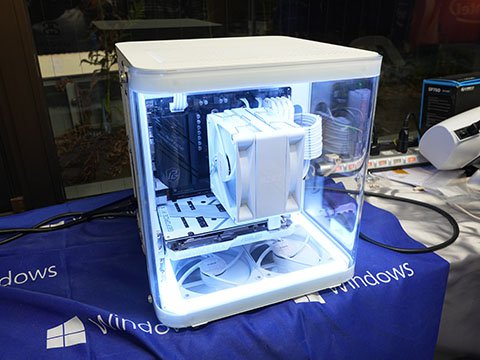 ケース内がよく見える曲面ガラス採用のPCケース「JONSBO TK-1 White