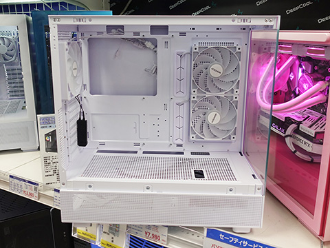 MONTECHのピラーレスケース「MONTECH XR」が登場、RGBファンを3基搭載