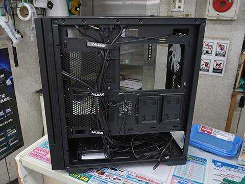 前面に15.6型モニターを備えたPCケース「Z10 DS Black」がZALMANから