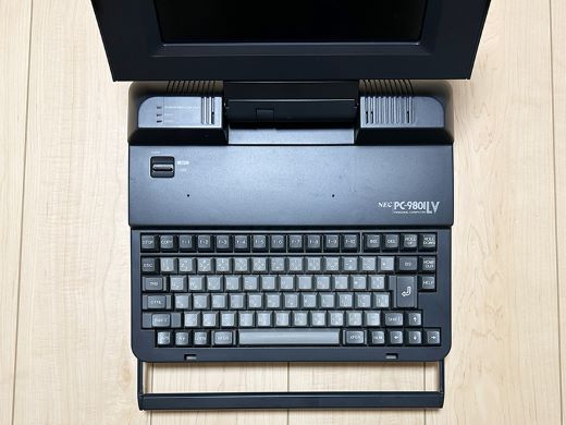 重量は本体のみで約5.8kg！NECのラップトップパソコン「PC-9801LV22