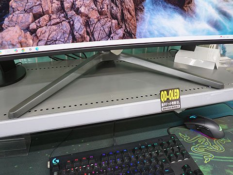 量子ドット有機ELパネル採用の32インチ曲面ゲーミングモニター「Titan