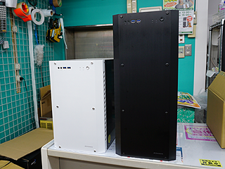 アビーからも“魅せる”PCケースが登場、黒みがかったアクリルサイド