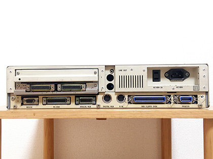 FM音源を搭載するなどPC-9801Uの難点を大幅に克服した「PC-9801UV2