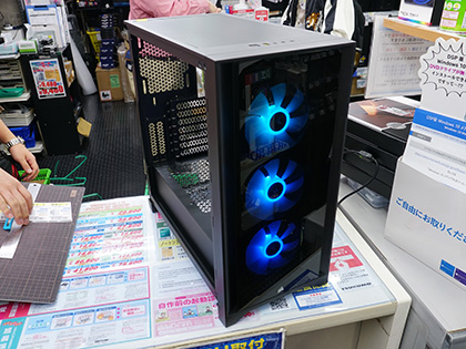 CORSAIRのE-ATXケース「4000 Tempered Glass」が発売、前面パネルや