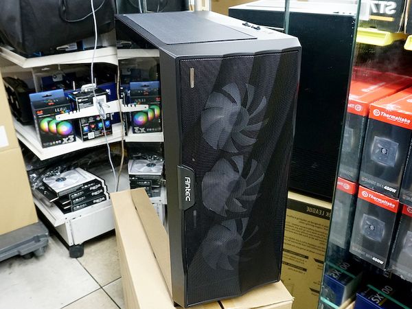 Antecのミドルタワー「DF700 FLUX」が発売、GPU冷却用120mmファンを