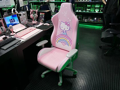 Razer×サンリオコラボのゲーミングチェアが31日発売、腰用クッションも