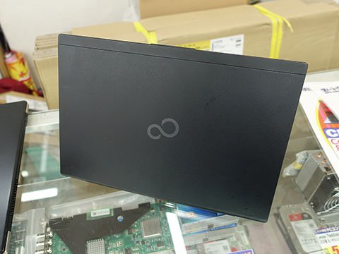 富士通13.3型モバイルノート「LIFEBOOK U939/A」が19,800円、中古PC