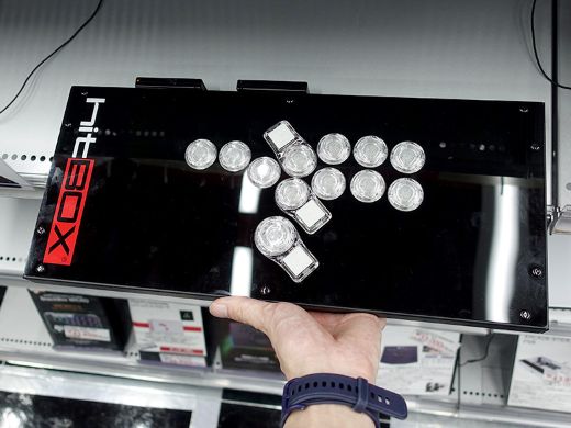 カスタム可能な拡張ボタンも備えたレバーレスアケコン「Hit Box ULTRA