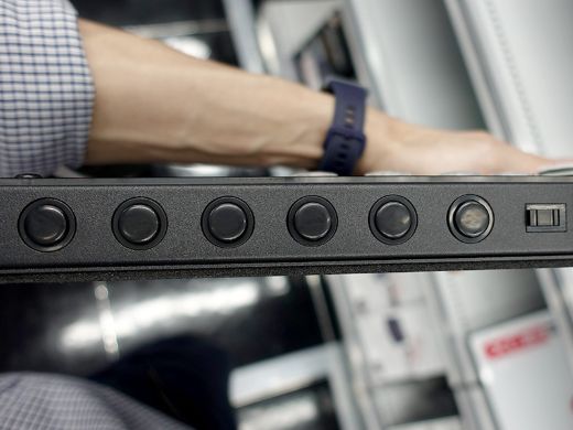 カスタム可能な拡張ボタンも備えたレバーレスアケコン「Hit Box ULTRA