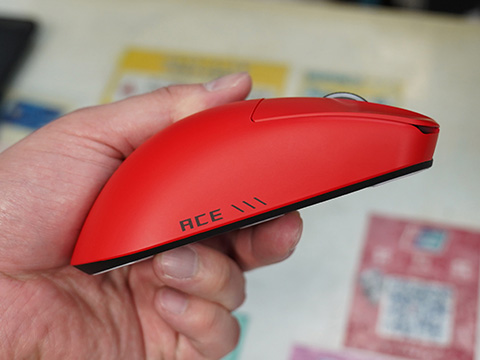 ASUSの超軽量ワイヤレスマウス「ROG Harpe II Ace」に新色Lava Red