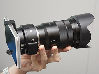 ソニー、スマホと連携するレンズ型デジカメに、APS-C&レンズ交換式の