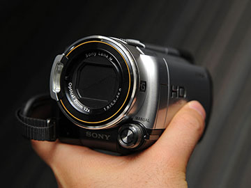 ミニレビュー】ついに4K化! 西川善司、人生3台目のビデオカメラに