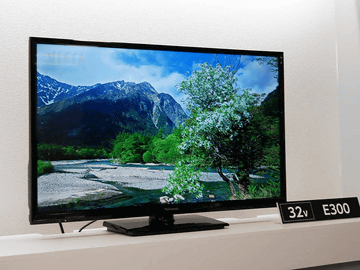 パナソニック、Wチューナで裏番組録画対応のスタンダードVIERA「E300