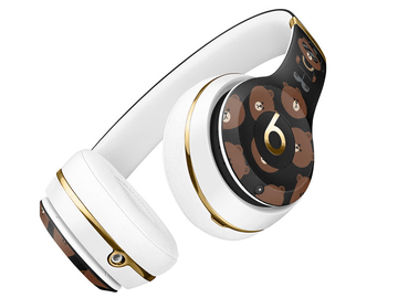 LINEとBeatsがコラボ、公式キャラ“ブラウン”をデザインしたワイヤレス