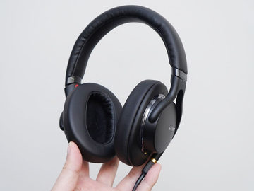 ソニーヘッドフォンの“センター”「MDR-1AM2」。4.4mm 5極ケーブル同梱