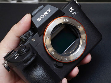 ソニー、4K/HDR対応「α7 III」。「フルサイズミラーレスの新ベーシック