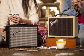 Fender、ギターアンプ風BTスピーカーのバッテリ内蔵ポータブル版