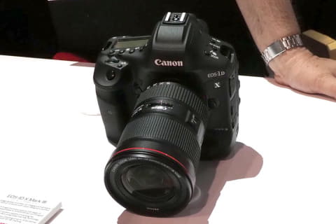 キヤノン、1台で超望遠/接写/広角の3スタイルカメラ展示。スポーツ観戦