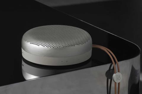 B&O、Norm Architectsコラボの「CONTRAST」。グレー基調の限定カラー