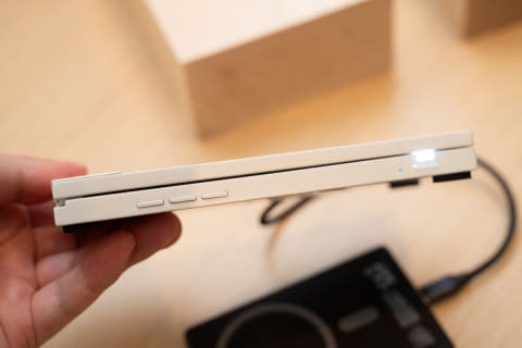 ポケットに立体画像。ポータブル“ホログラフィック”ディスプレイ