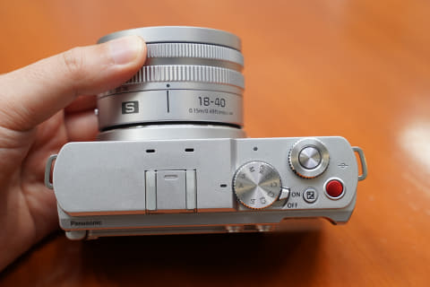 小型フルサイズミラーレス「LUMIX S9」にキャメルオレンジ。最小・最