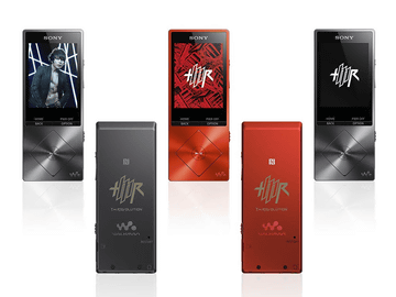 ナルトVSサスケ最終決戦記念」のウォークマンA。ヘッドフォンもコラボ