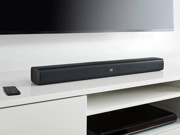 JBL、4Kパススルー対応の2.1chサウンドバー。サブウーファ無線接続