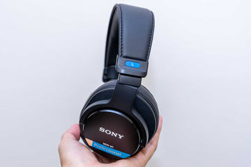 ソニー、日本未発売のプロ向け密閉型ヘッドフォン「MDR-M1」。広報note