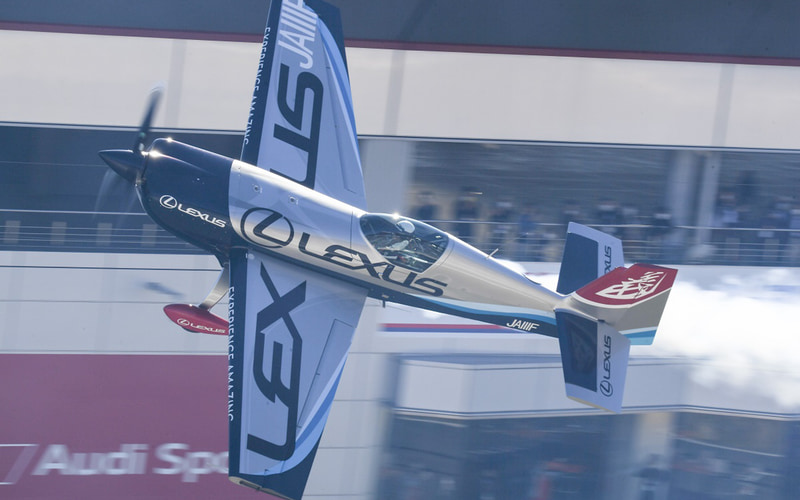 富士スピードウェイ、SUPER GT第2戦で室屋義秀選手のエアレースデモ