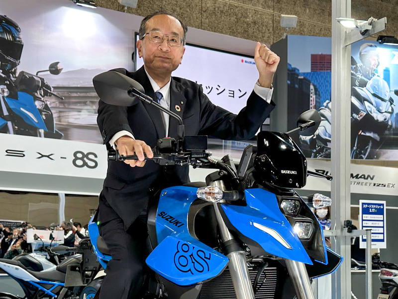 スズキ、新型800ccクラス2車種発売 新型「V-STROM 800DE」が132万円