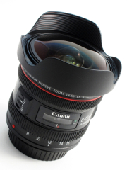 伊達淳一のレンズが欲しいッ！：キヤノン「EF 8-15mm F4 L Fisheye USM