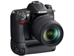 ニコンD7000用マルチパワーバッテリーパックに模倣品が出現。純正品の