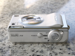 オールドデジカメの凱旋：富士フイルムFinePix F10（2005年