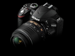 ニコン、オプションでスマホへの画像転送が可能になる「D3200