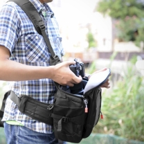 CLIK ELITE、ワンショルダーとウエストバッグを組み合わせたカメラ