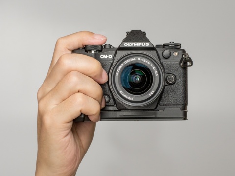 ミニレポート：2種類の外付けグリップを使い比べてみた （OM-D E-M5